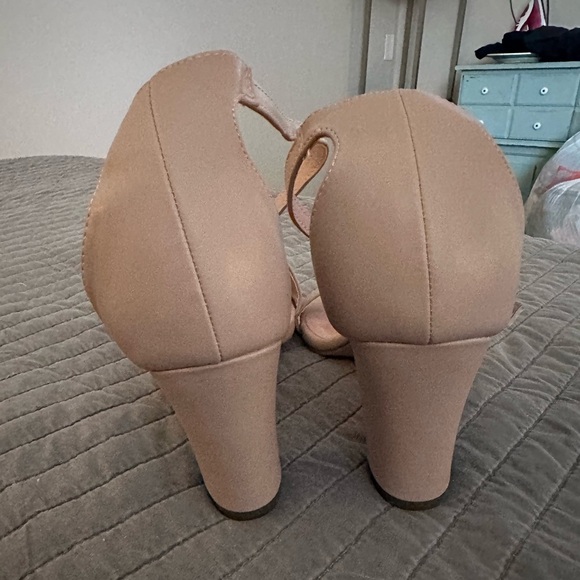 Tan block heels - Picture 3 of 4